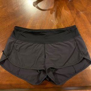 Black Lululemon Speed up Short 2.5” size 4